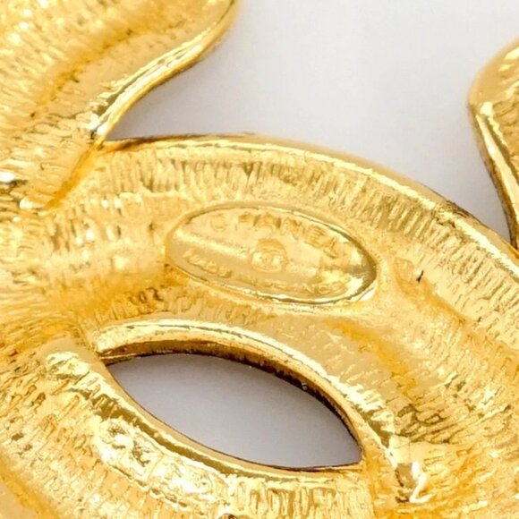 CHANEL CC Logo Quilted Matelasse Brooch Gold Tone Pin Auth #30192 - Picture 4 of 4